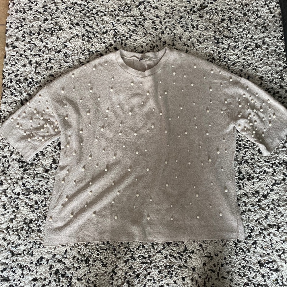 Zara top, size S, pearl details, good condition
